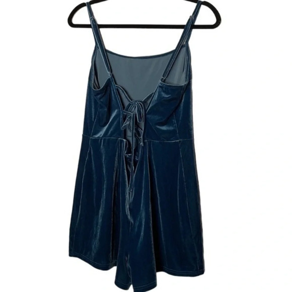 Urban Outfitters Turquoise Velour Camisole Size‎ Large (L) - Picture 2 of 4